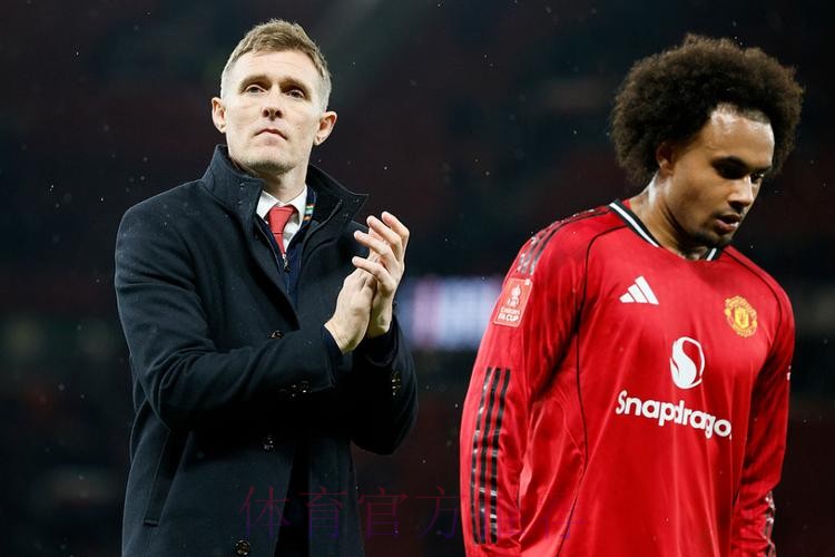 2场0胜!曝41岁曼联救火教练6天便下课,周一官宣新帅:索肖出局 2场0胜!曝41岁曼联救火教练6天便下课,周一官宣新帅:索肖出局